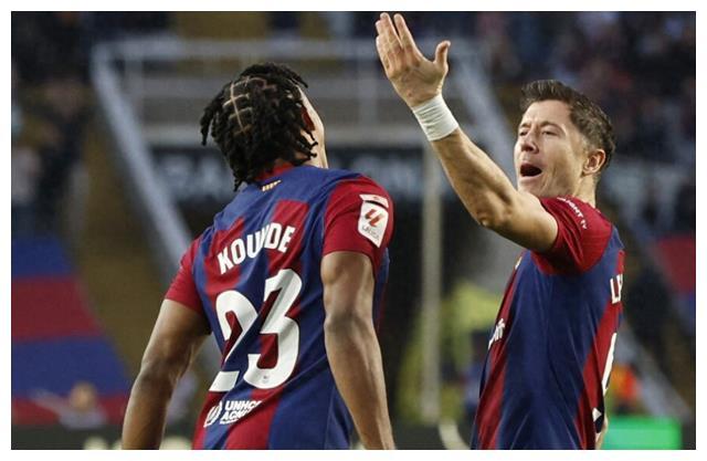 九游游戏包含日本队带队取胜！，莱万多夫斯基重要时刻比赛局势复杂气势如虹延续的词条