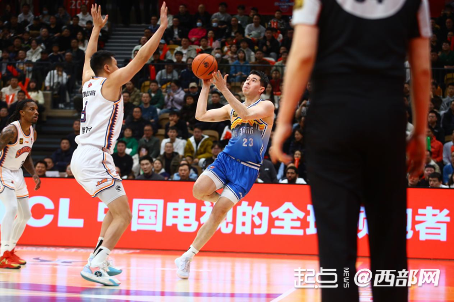 九游官网窗口期体能课后；上海久事战术微调备战NBA季后赛；媒体盛赞；身体对抗强度拉满的简单介绍