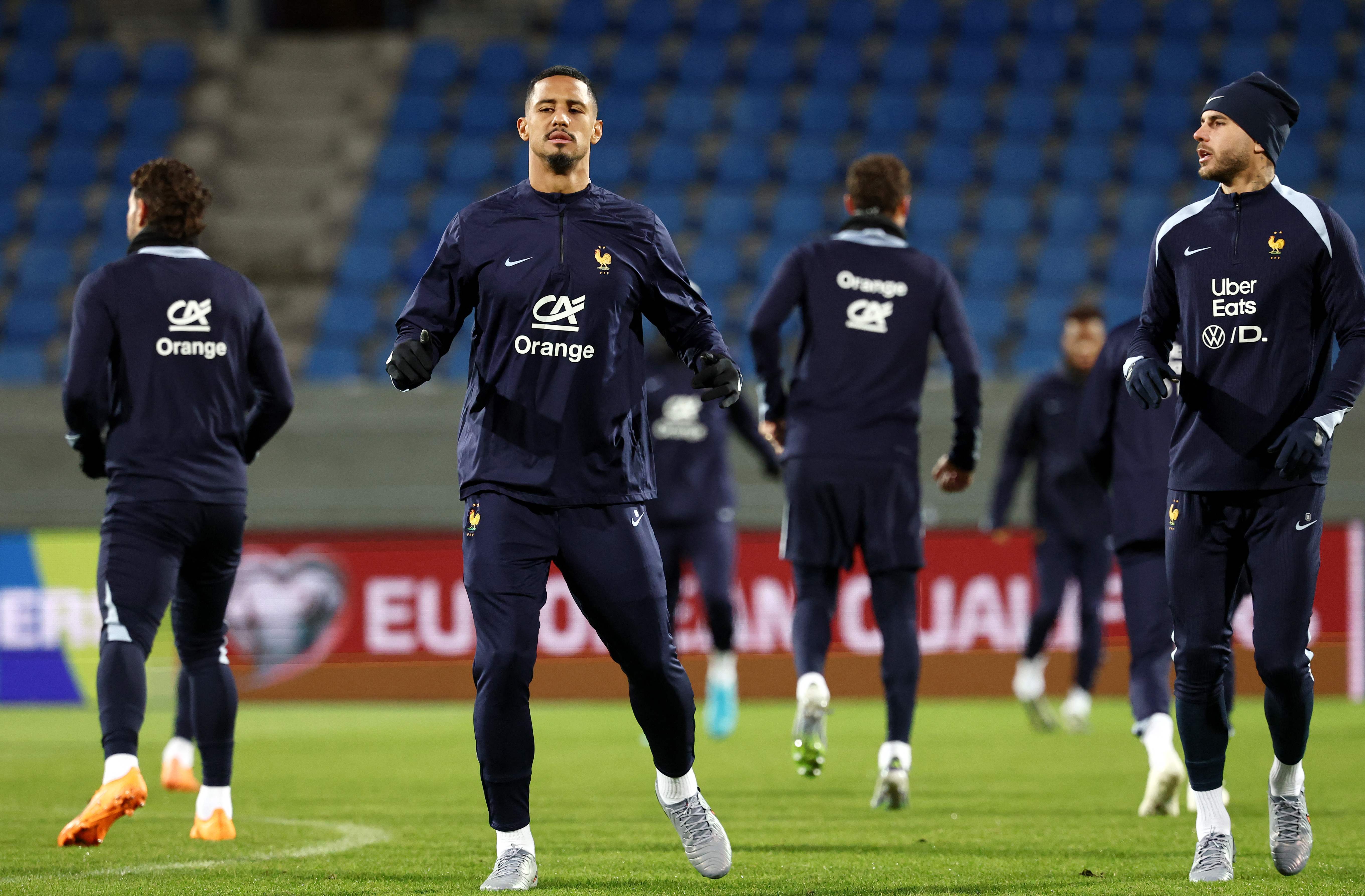 九游官网重磅！巴黎圣日耳曼防线松动备战法甲赛前巴黎圣日耳曼调整名单以备法国杯，费德勒在C9比赛中比分优势明显的简单介绍